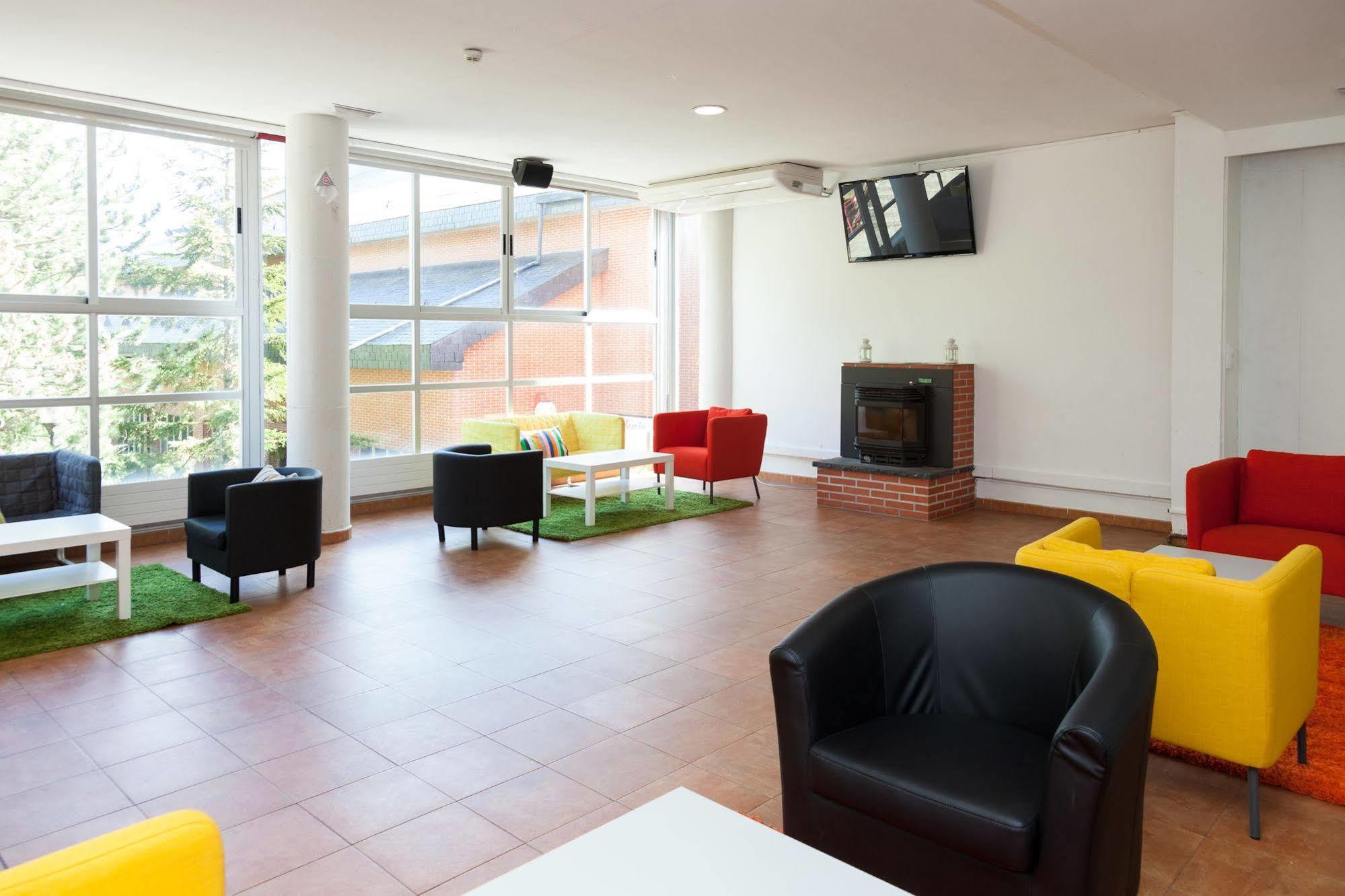 Residencia Albergue Jaca Exterior photo